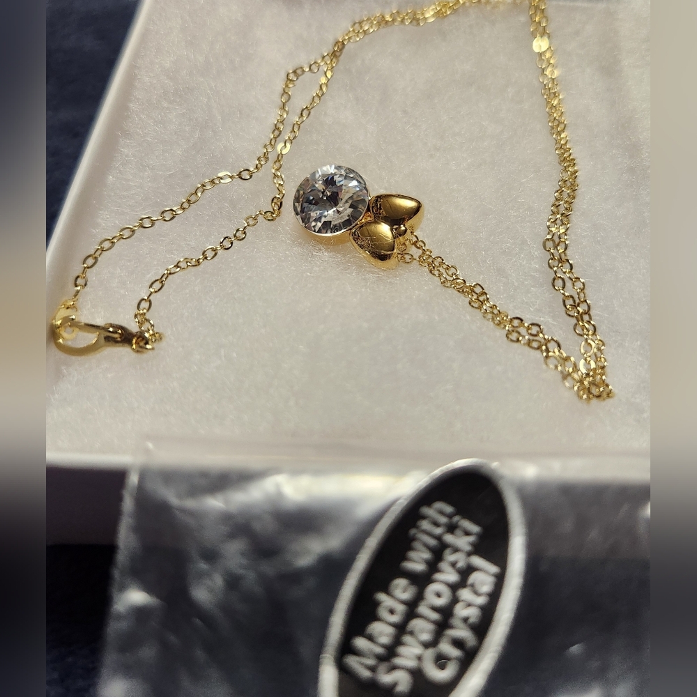 SWAROVSKI CRYSTAL GOLD TONE NECKLACE